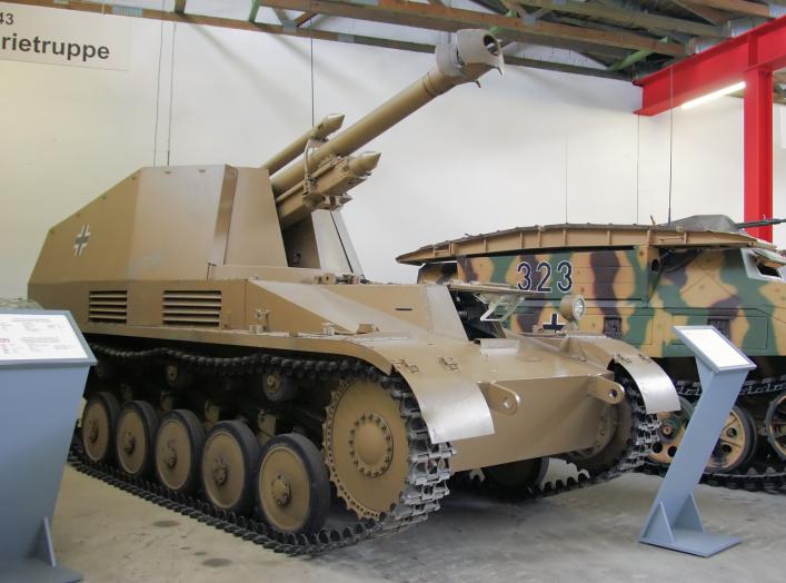 Leichte Feldhaubitze 18/2 auf Fahrgestell Panzerkampfwagen II "Wespe" (Sd.Kfz. 124) on display at the Deutsches Panzermuseum Munster , Germany.